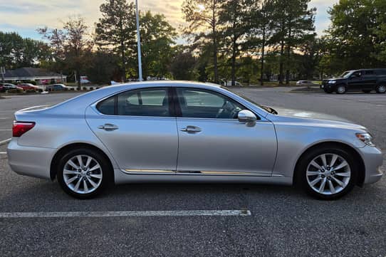 2012 Lexus LS 460 AWD - Image 4