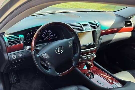 2012 Lexus LS 460 AWD - Image 5